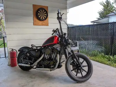 This custom '98 Sportster 1200S is a head turner with hologram Willy G, pin stripe tank. Fitted with...