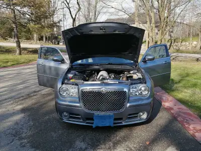 2006 Chrysler 300C SRT-8 Canadian vehicle No accidents, clean title 77,500 km Mint and in showroom c...