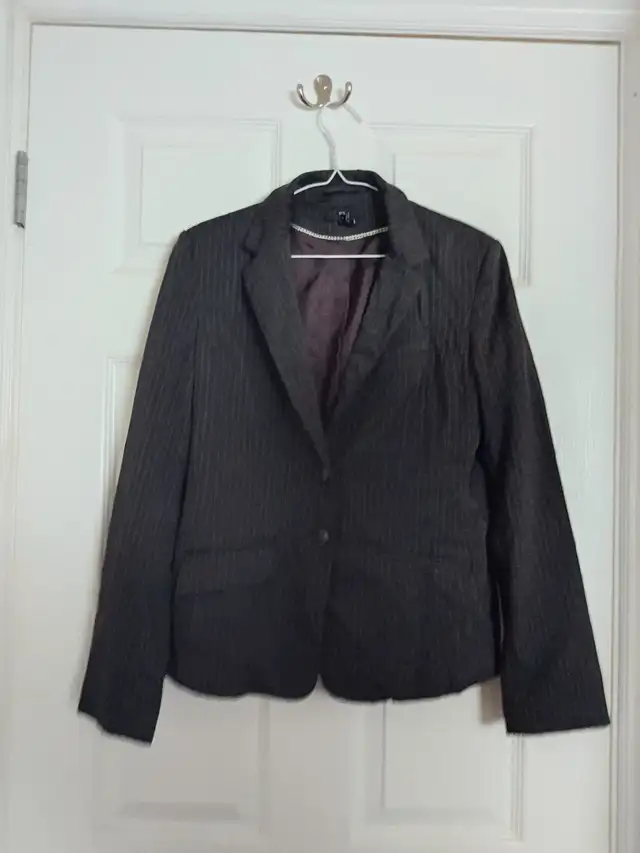 Womens blazers in Women's - Tops & Outerwear in Edmonton - Image 5