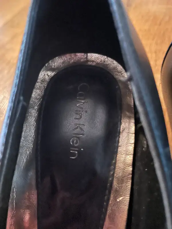 Black Calvin Klein heels/pumps - size 10M in Women's - Shoes in Oshawa / Durham Region - Image 4