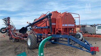 Looking for 3rd tank for Morris 7240 or a 8336 or similat cart in Farming Equipment in Moose Jaw