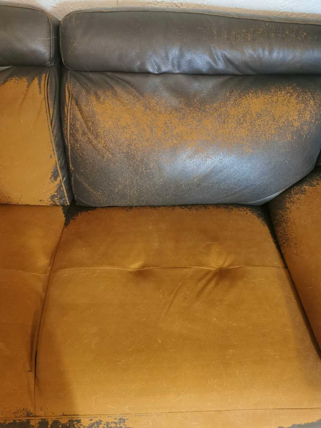 Free comfy couch pleather rubbed off  in Free Stuff in Winnipeg - Image 2