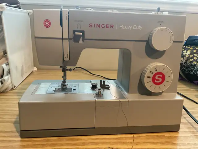 Machine à coudre in Hobbies & Crafts in Québec City - Image 2