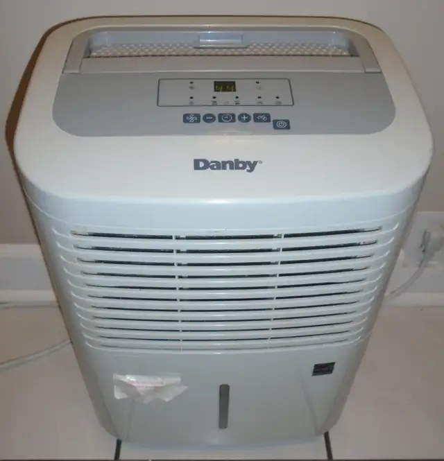 Danby dehumidifier in Heaters, Humidifiers & Dehumidifiers in City of Halifax - Image 2