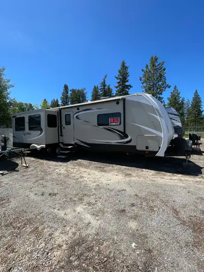 2017 Grand Design Reflection 313RLTS – Luxury, Spacious, Ready to Camp Beautifully maintained 2017 G...