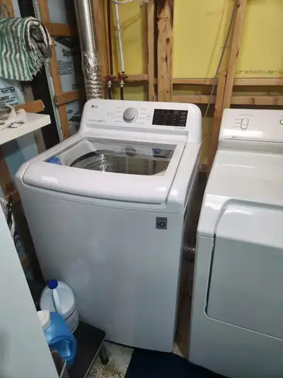 Laveuse LG et sécheuse Maytag en parfaite condition . Peuvent être vendu séparément