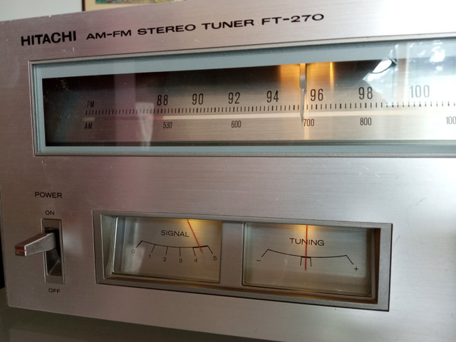 Tuner Hitachi FT-270 restauré. Un an de garantie! in Stereo Systems & Home Theatre in Québec City - Image 3