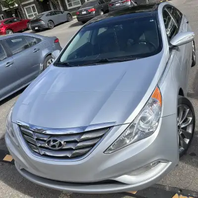Selling my used Hyundai Sonata, a reliable sedan with 190579 km. The car features a panoramic sunroo...