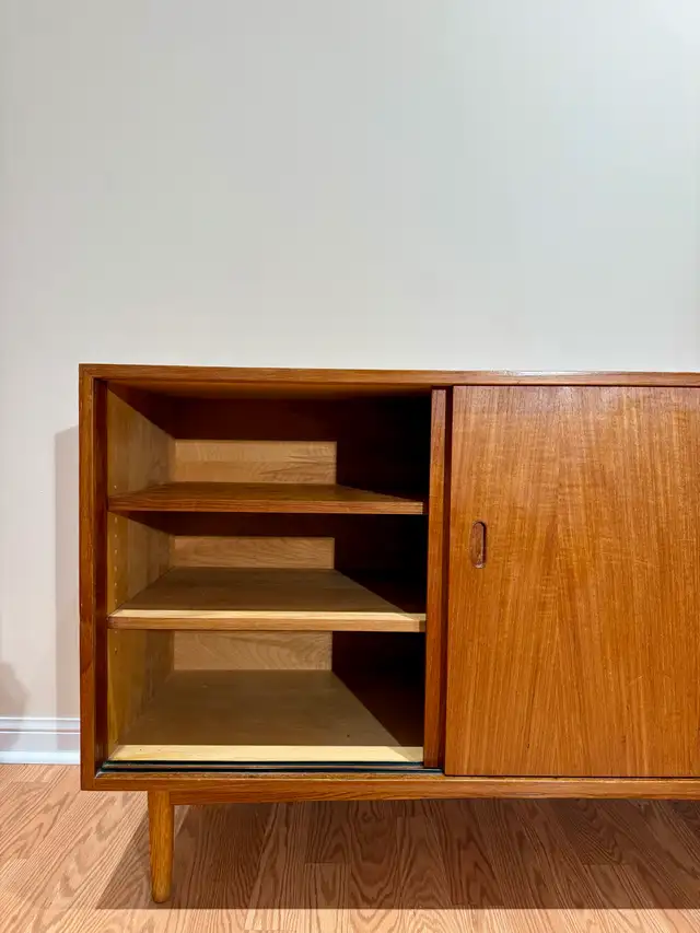 Mid Century Teak Sideboard  in Hutches & Display Cabinets in Markham / York Region - Image 4