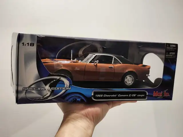 1968 Camaro Z/28 Coupe brown 1:18 diecast model  in Toys & Games in Edmonton - Image 8
