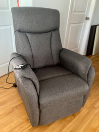 Like new power lift & recliner chair in perfect condition 