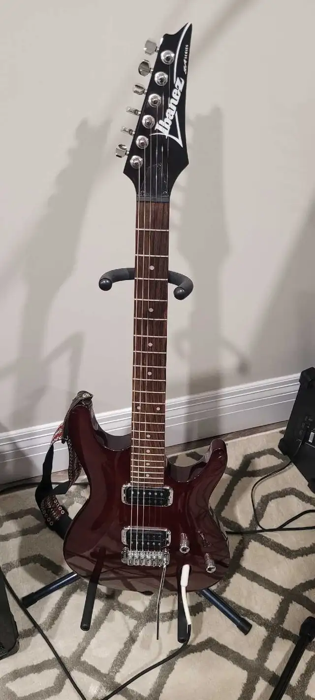 ibenez sa 120 electric guitar in Guitars in Markham / York Region - Image 3
