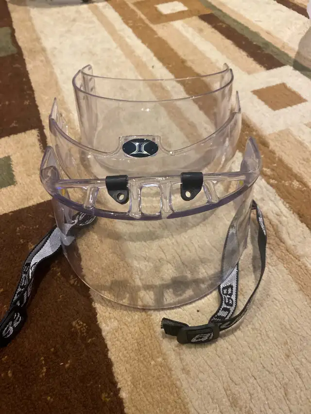 Half visor in Hockey in Mississauga / Peel Region - Image 8
