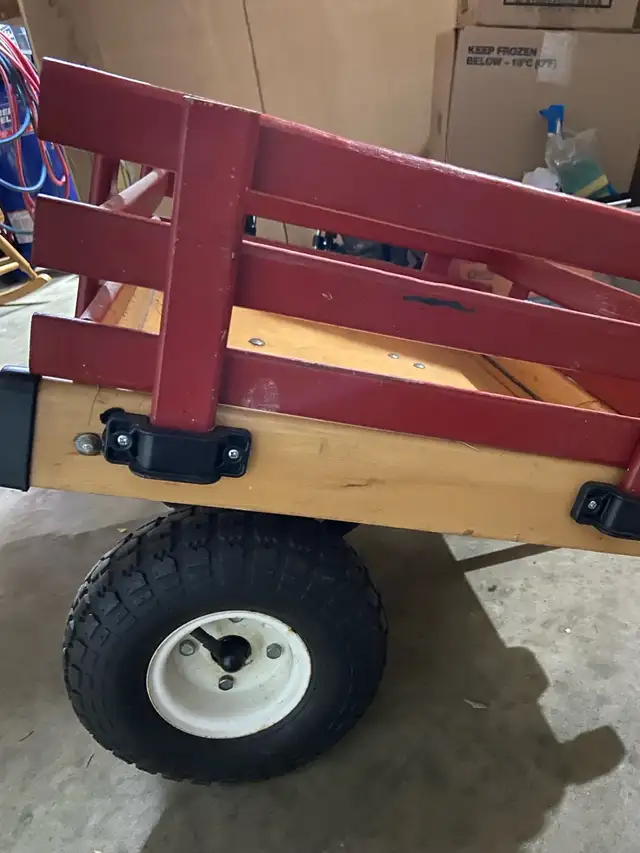 Express Wagon Tag-A-Long in Strollers, Carriers & Car Seats in London - Image 3