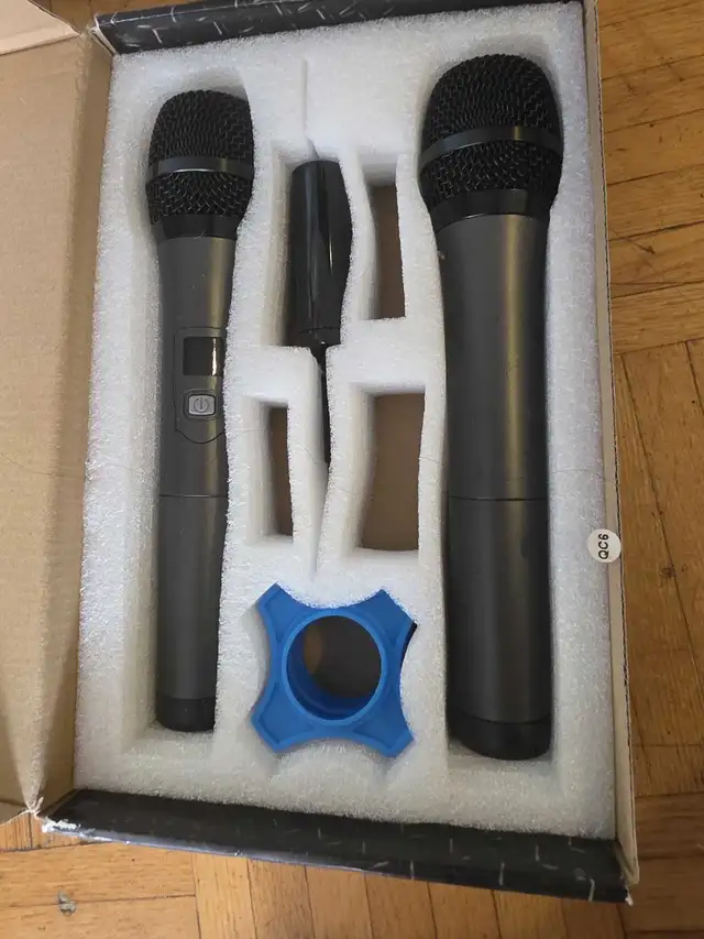 Pair of Wireless Microphones - Professional Quality in Pro Audio & Recording Equipment in City of Toronto - Image 4