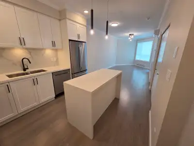 Top Floor 1BR Condo – A/C, Parking, Pet Friendly- $1995