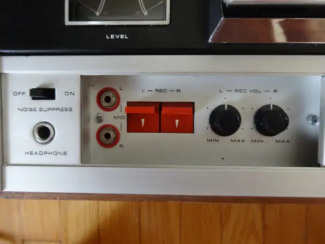 Sony TC-355 reel to reel 3-head stereo recorder for sale in Stereo Systems & Home Theatre in Markham / York Region - Image 8
