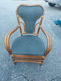 4 rattan chairs plus large round glass table top