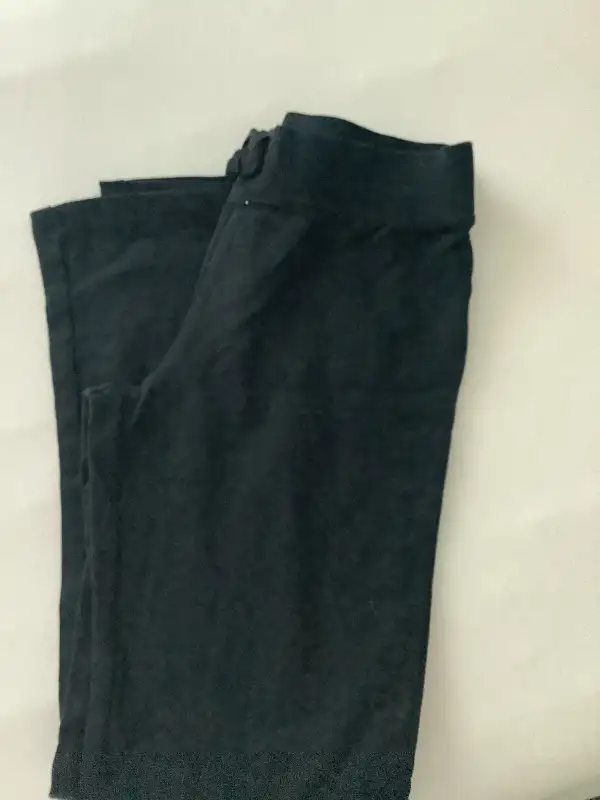 3 Pantalons pour fille (10/12 ans) in Kids & Youth in Longueuil / South Shore - Image 10