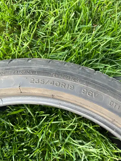 2x Michelin Primacy 235/40/19 50% tread DOT 04/22 Any questions, feel free to ask. The ad will be re...