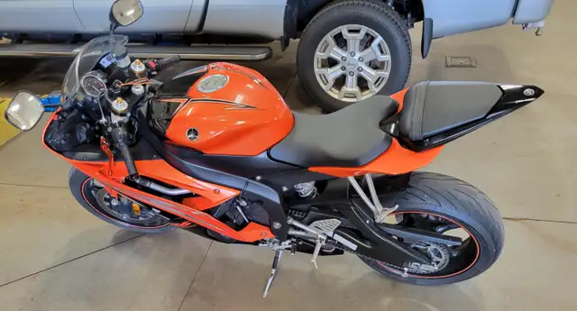 2009 Yamaha YZF-R6 in Sport Bikes in Oakville / Halton Region - Image 3