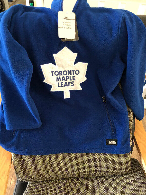 Toronto Maple leafes fleece sweatshirt in Kids & Youth in Oakville / Halton Region - Image 2