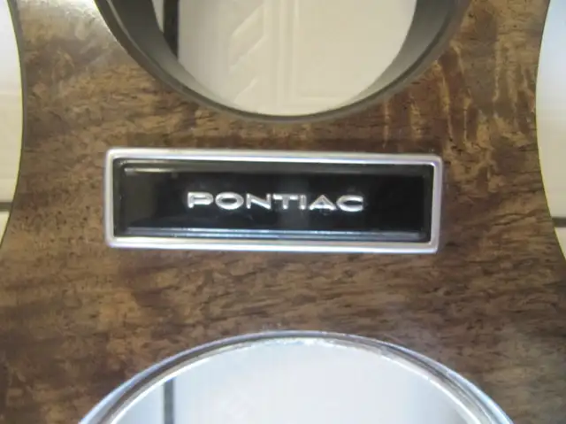 Pontiac Grand Prix Instrument Cluster Surround Bezel 1981 - 1987 in Arts & Collectibles in Mississauga / Peel Region - Image 3