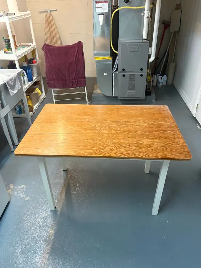 Kitchen table  in Dining Tables & Sets in North Bay - Image 2