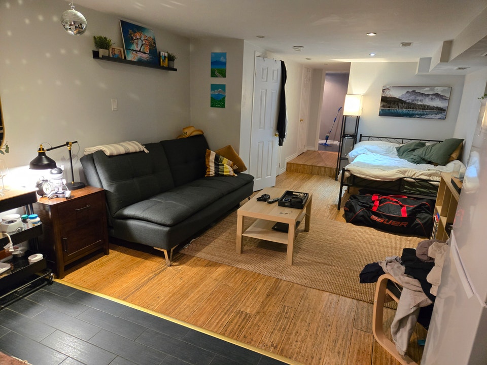 SPACIOUS, COZY BACHELOR Apt. @ steps from Corso Italia 5