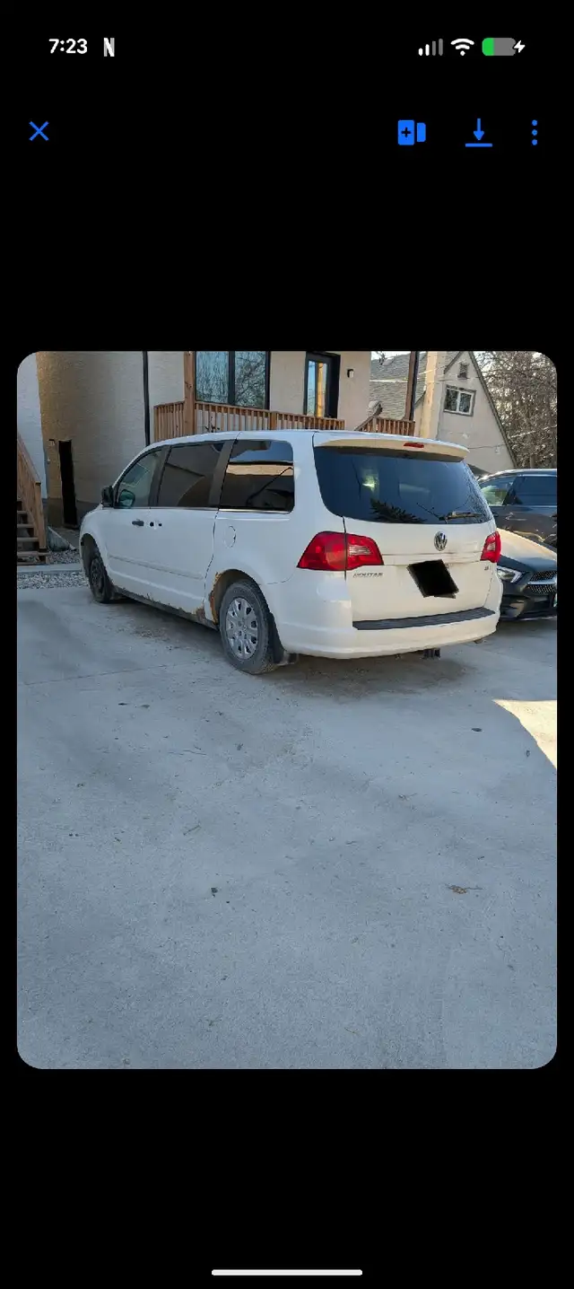 2011 Volkswagen Van  in Cars & Trucks in Winnipeg - Image 4