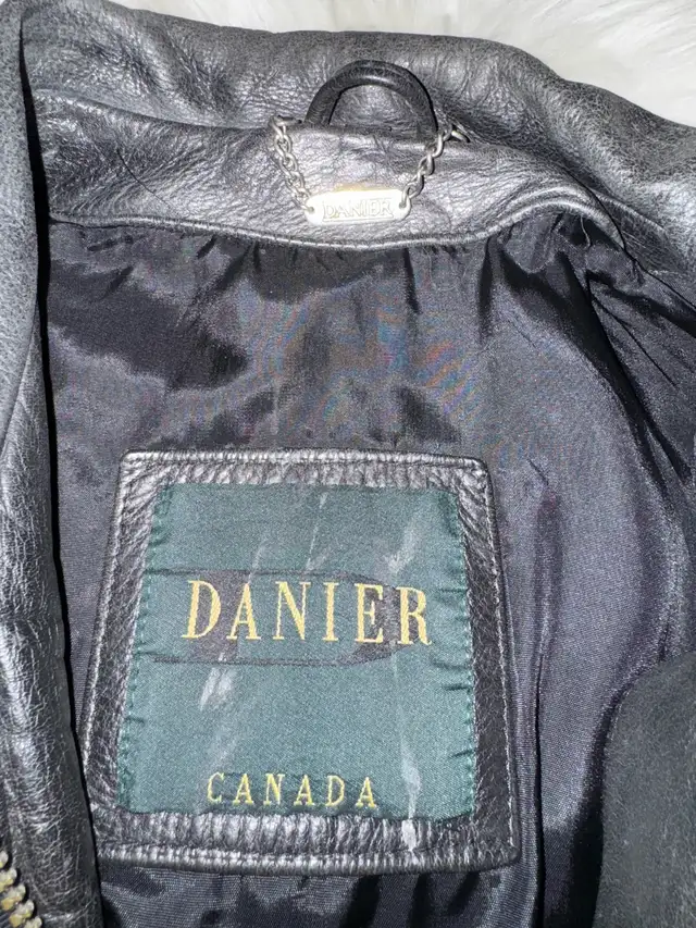 Danier Leather Jacket in Men's in Mississauga / Peel Region - Image 5