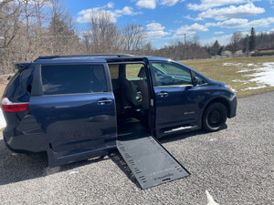 2019 Toyota Sienna  XLE