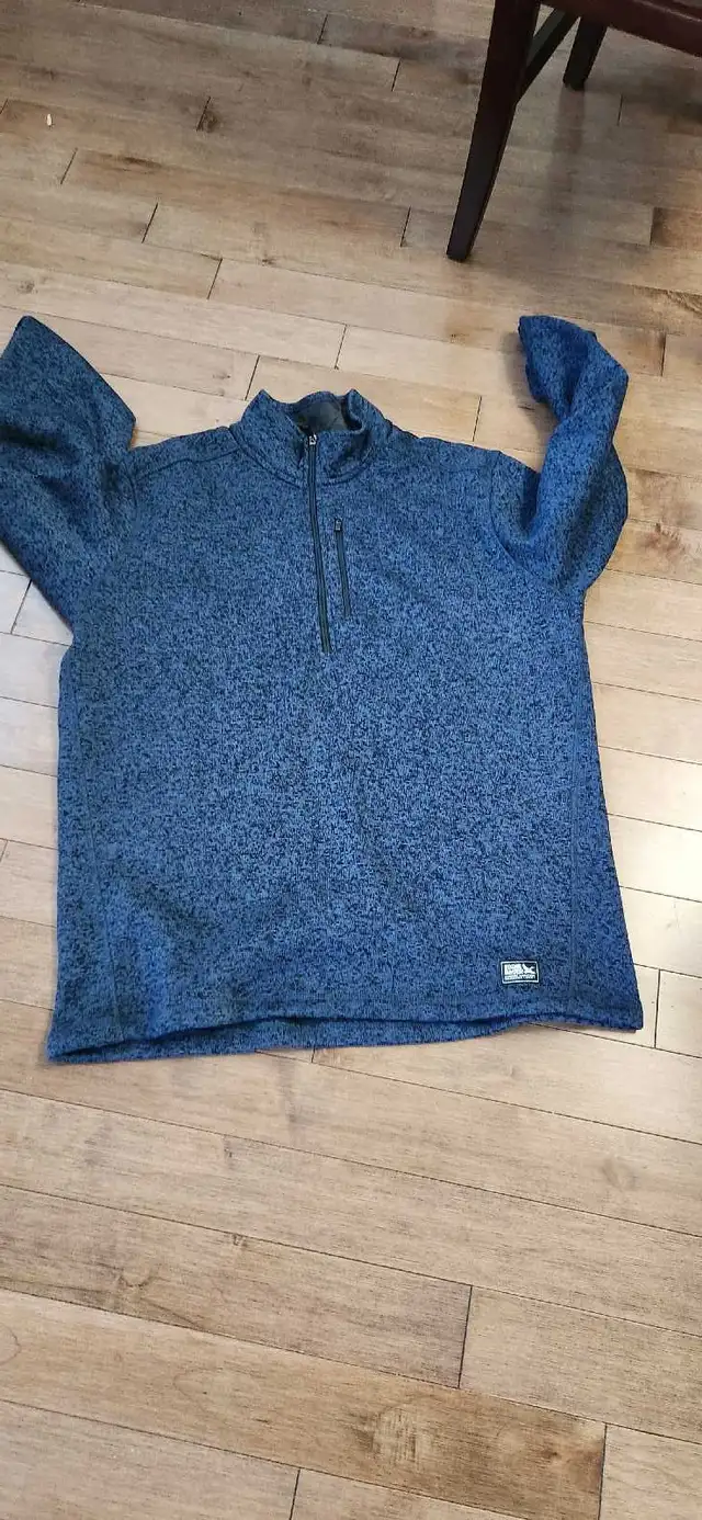 Eddie Bauer Quarter Zip in Men's in Ottawa - Image 2