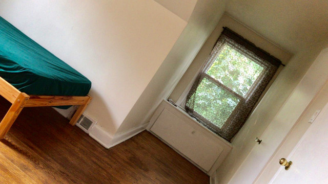 Beautiful & Spacious Rooms for Rent 5min Walk From UWO-Avail May in Room Rentals & Roommates in London - Image 4