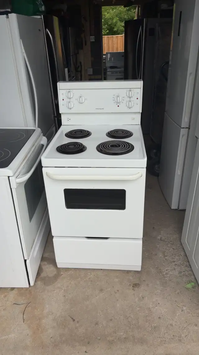 24” Frigidaire Electric Stove good working condition in Stoves, Ovens & Ranges in City of Toronto - Image 2