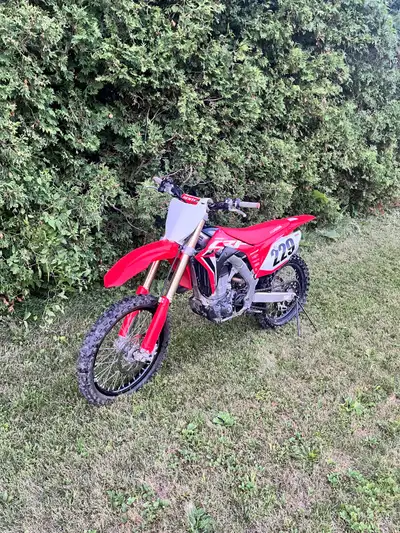 2020 Honda crf450r 50.8 hours on it. Beautiful condition Valves adjusted -Murray’s power sports Neve...