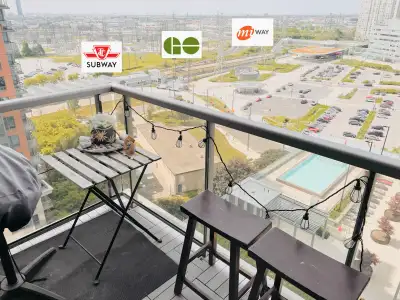 1100 sqft Corner Unit - 2+1 Bed 2 Bath - Dundas & Kipling