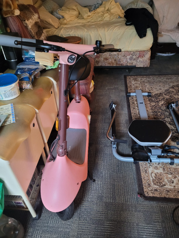 Ladies Pink electric scooter in Other in City of Toronto - Image 2