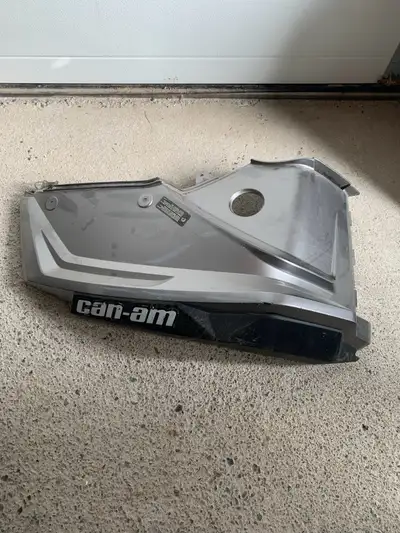 Rear Left Fender from 2014 Can-Am, some scruff marks $80 Located in Eastport but travel to Clarenvil...