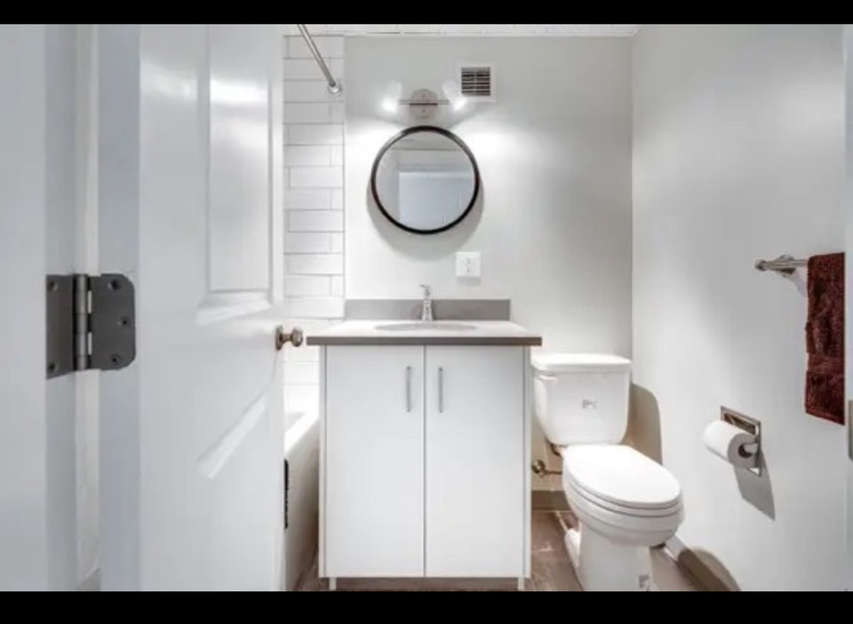 RENOVATED BACHELOR SUITE ROCKY MOUNTIAN HOUSE 4