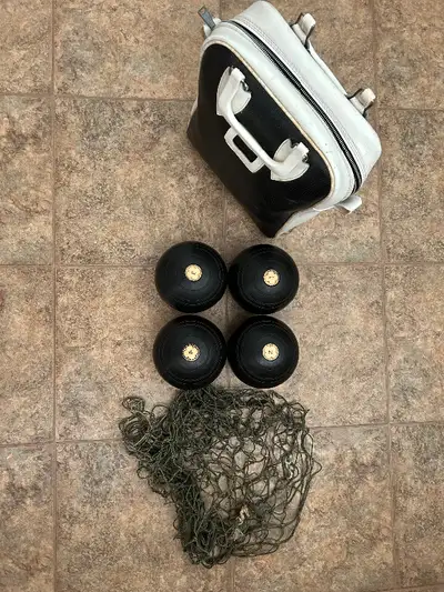 Townsend and Clark vintage lawn bowling set 1950 official BB #3209 Made in Toronto Ivory inserts 4 1...