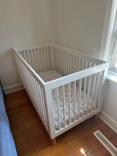 Crib in perfect condition mattress included, View more