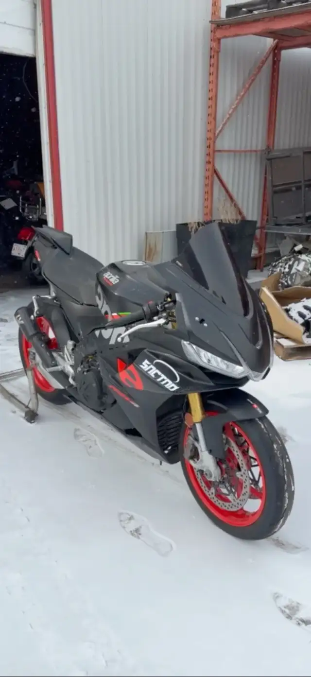 2024 Aprilia RSV4 in Sport Bikes in St. Albert - Image 6