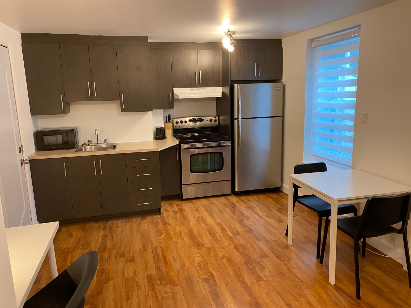 Super Studio loué tout compris, meublé et équipé au centre ville — photo 1