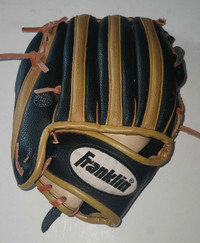 Franklin 1809 9 1/2" Youth RHT Baseball Glove 