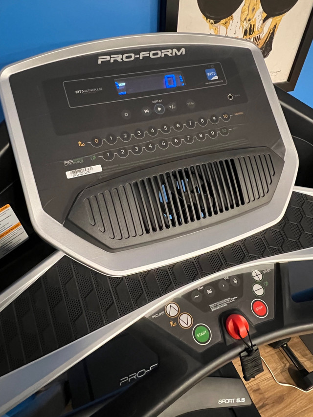 Like NEW - Treadmill  in Exercise Equipment in Edmonton - Image 4