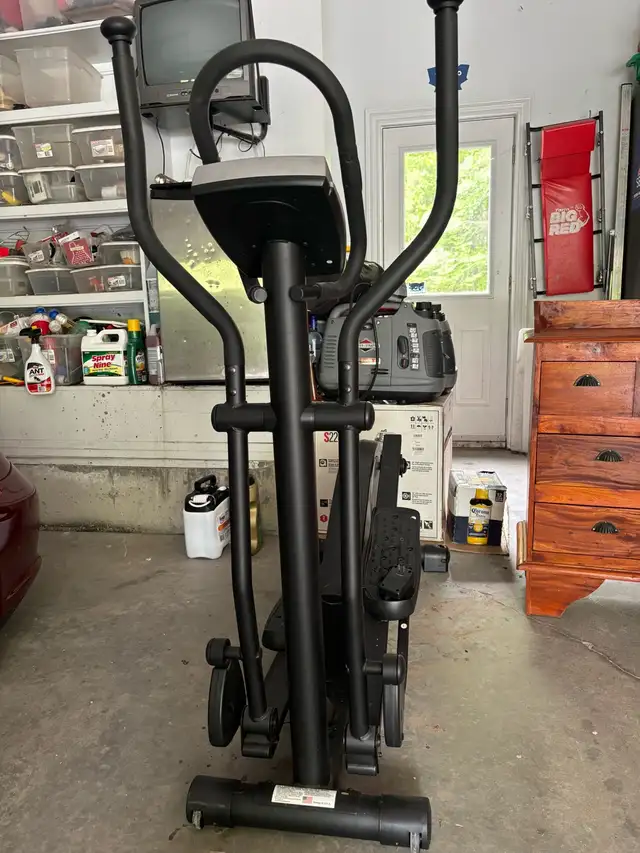 Elliptical trainer in Exercise Equipment in Bedford - Image 2