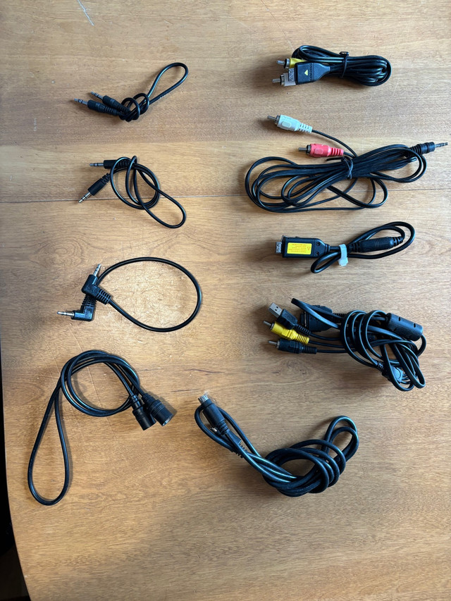 Cords / wires / adapters / cables  in Cables & Connectors in Edmonton - Image 2