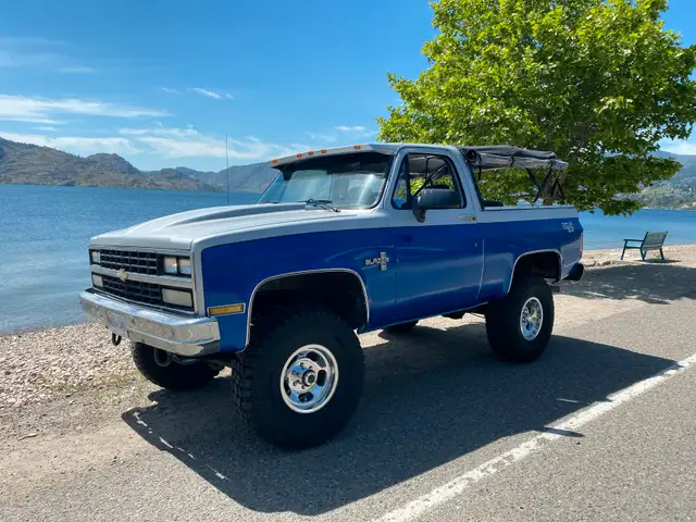 (PENDING SALE) 1990 chev k5 blazer in Classic Cars in Kelowna - Image 10
