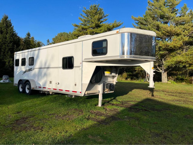 2002 Bison Alumasport in Travel Trailers & Campers in Yarmouth